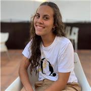 Estudiante da clases de todas las materias a niños hasta 16 años